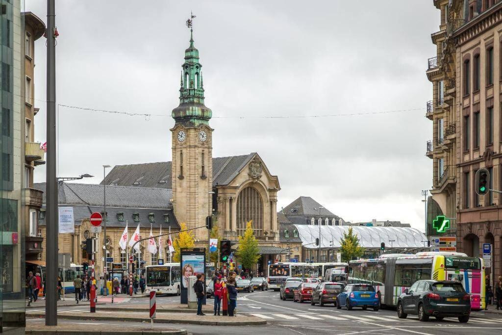 Large Family Retro Flat In City Center- Large Terrace & Garden View, Free Parking Luxembourg Bagian luar foto